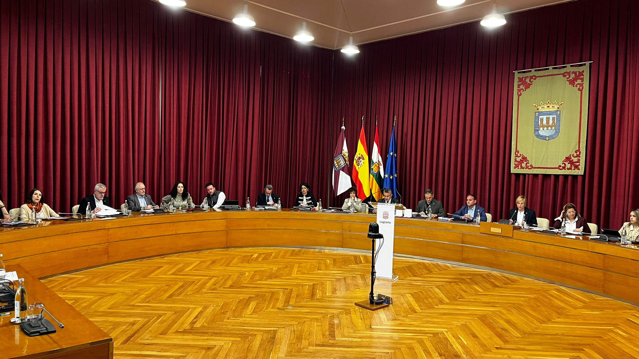 Imagen El Pleno del Ayuntamiento de Logroño aprueba las bases reguladoras para la concesión de ayudas para financiar la contratación de asistencia domiciliaria a las personas mayores de 85 años